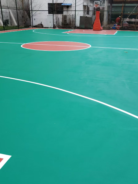 红旗 球场长期使用易出现地面开裂